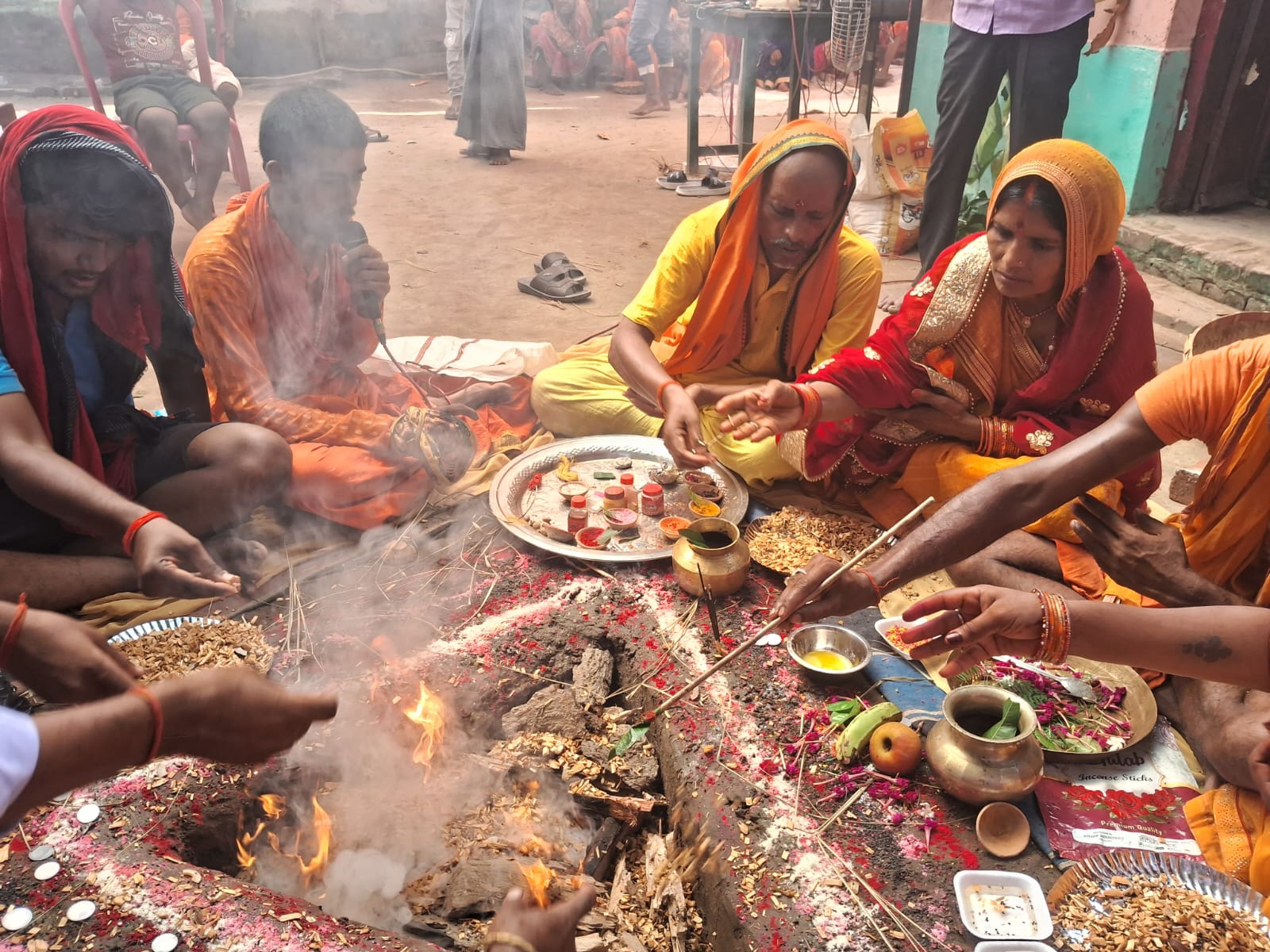 रामनगर के धोकराहा गांववासियों के सहयोग से सम्पन्न हुई दुर्गा पूजा, बालकिशोर शर्मा और शम्भू साह बने यजमान।