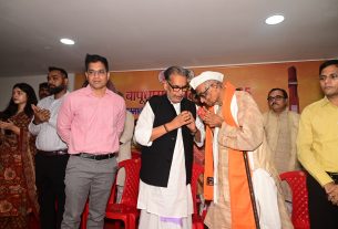 स्वतंत्रता संग्राम सेनानियों के उत्तराधिकारी/परिजनों  को माननीय सांसद राधा मोहन सिंह द्वारा सम्मानित किया गया