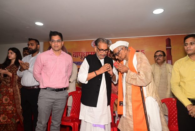 स्वतंत्रता संग्राम सेनानियों के उत्तराधिकारी/परिजनों  को माननीय सांसद राधा मोहन सिंह द्वारा सम्मानित किया गया
