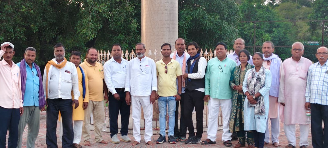 लौंरिया में अशोक विजया दशमी सह धम्म दीक्षा दिवस पर हुआ भव्य आयोजन।