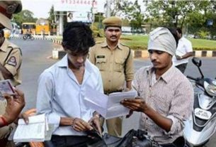 चालान काटने के दौरान ट्रैफिक पुलिस के हाथ चलाने पर जमकर हुआ हंगामा।