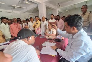 अंचलाधिकारी ने सुनी जनता की फरियादें, मौके पर ही दो मामलों का निपटारा।