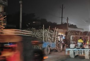 NH-727 पर लौरिया–बगहा मार्ग जाम, गन्ना लदे ट्रैक्टर-ट्रॉलियों से आवागमन बाधित।