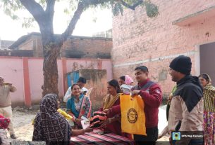 महादलित टोला में बेटी बचाओ बेटी पढ़ाओ मिशन शक्ति के तहत 110 बच्चियों के बीच बेबी किट एवं ऊनी वस्त्रों का वितरण।