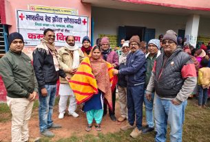 क्रॉस सोसाईटी द्वारा रेडक्रॉस भवन में 150 लोगों के बीच कंबल का किया गया वितरण।