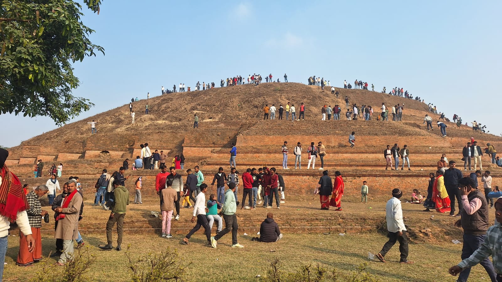 नववर्ष पर नंदनगढ़ में उमड़ा जनसैलाब, 50 हजार से अधिक सैलानियों की रिकॉर्ड भीड़