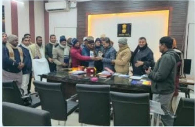 बेतिया में पद स्थापित एसडीओ कोअनुसूचितजाति/जनजाति कर्मचारी संघ का अध्यक्ष पद पर हुए मनोनीत।