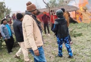 लौरिया थाना क्षेत्र के दुबौलिया गांव में नापी के दौरान हिंसा, प्रशासनिक टीम पर हमला 28 नामजद व 120 अज्ञात पर प्राथमिकी, 11 महिलाओं सहित 14 गिरफ्तार।