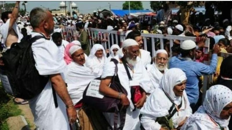 हाजी यात्रियों के लिए स्मार्ट बैंड निशुल्क उपलब्ध होगा।