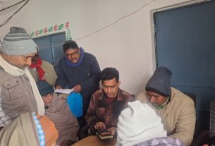 किसानों के लिए पंचायत भवनों में पंजीकरण व ई-केवाईसी शिविर, सर्वर बाधा बनी परेशानी का कारण।