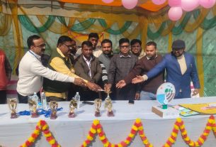 लौरिया में टीएलएम लगा मेला: नवाचारी शिक्षकों का सम्मान, गुणवत्तापूर्ण व रुचिकर शिक्षा पर विशेष जोर।