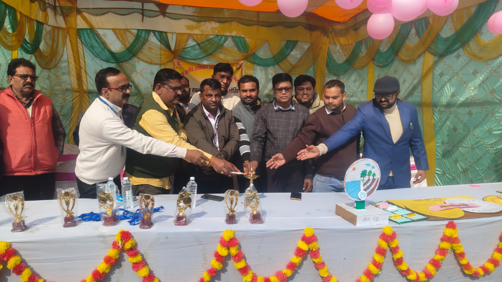 लौरिया में टीएलएम लगा मेला: नवाचारी शिक्षकों का सम्मान, गुणवत्तापूर्ण व रुचिकर शिक्षा पर विशेष जोर।