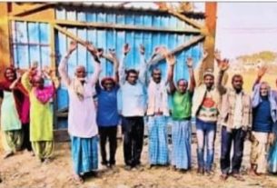 वर्षों से नल जल की आपूर्ति बंददो होने पर ग्रामीणों ने किया जोरदार प्रदर्शन।