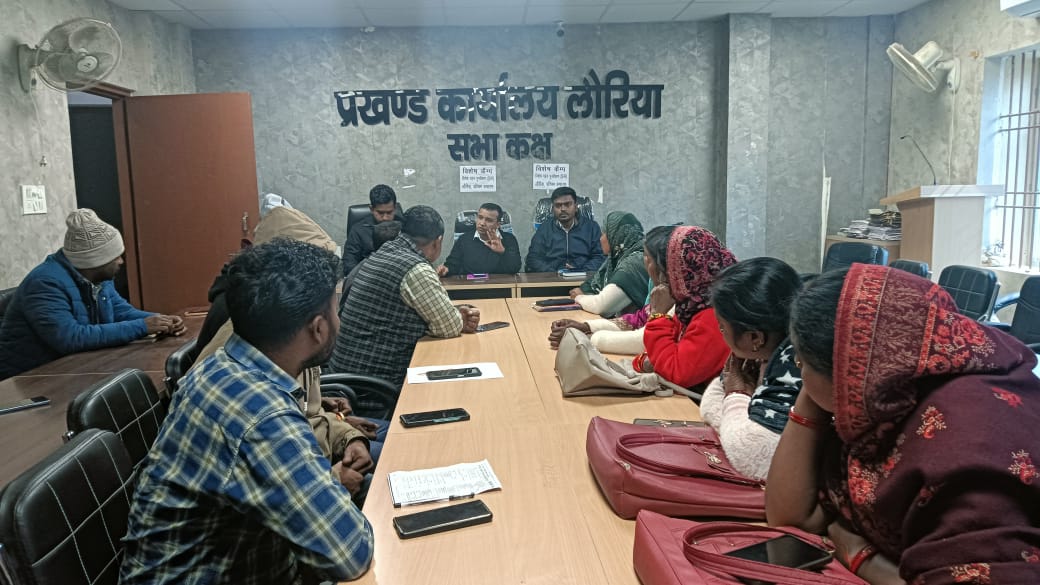 लौरिया प्रखंड कार्यालय में फार्मर रजिस्ट्री कॉल सेंटर शुरू, 21 दिसंबर तक केवाईसी व फार्मर आईडी अनिवार्य।