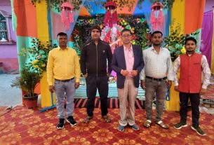 आदर्श नवोदय उच्च विद्यालय में धूमधाम से मनाई गई सरस्वती पूजा