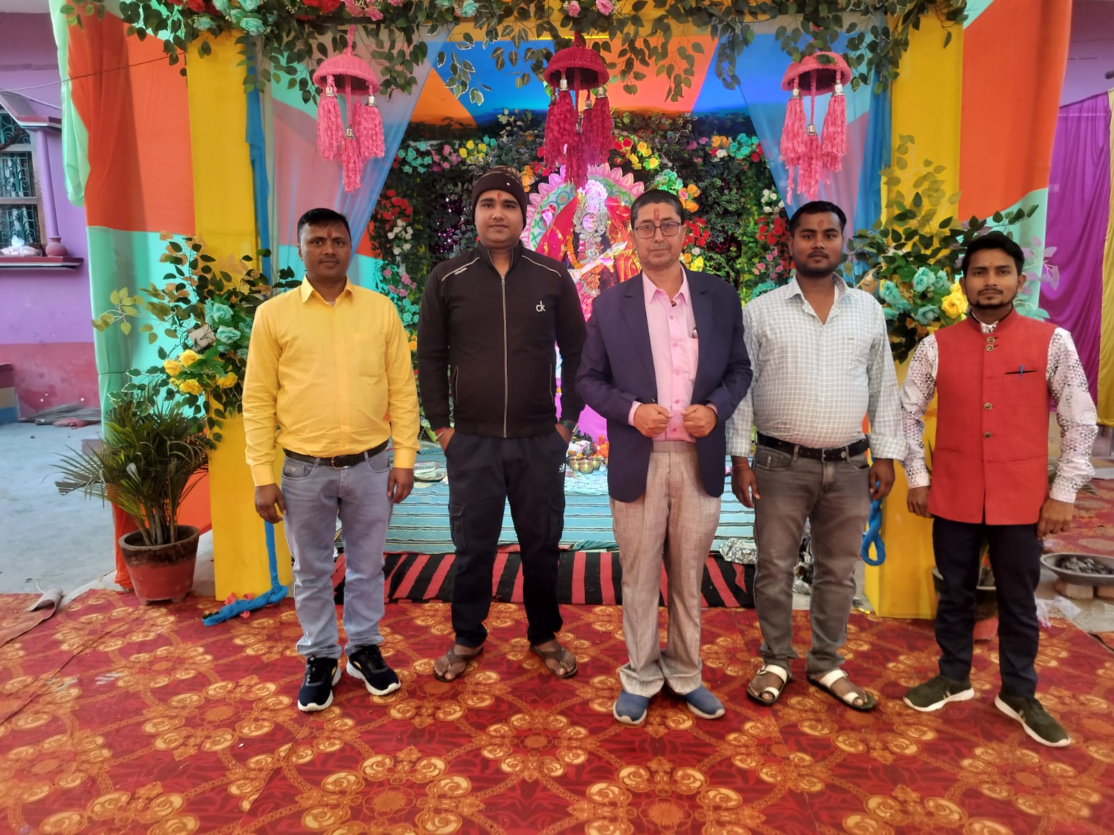 आदर्श नवोदय उच्च विद्यालय में धूमधाम से मनाई गई सरस्वती पूजा