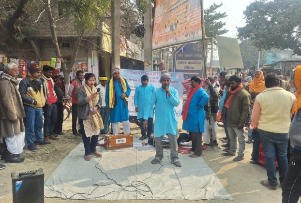 लौरिया में जागरूकता रैली:सड़क सुरक्षा अभियान के तहत नुक्कड़ नाटक का हुआ आयोजन।