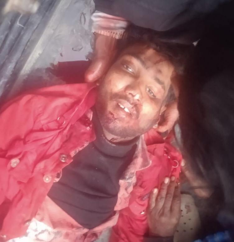 लौरिया में लापरवाह ट्रक चालक ने बाइक सवार युवक को रौंदा, मौके पर मौत, ट्रक चालक मौक़े से हुआ फरार।