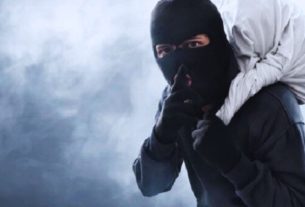 मझौलिया में नकाबपोश बदमाशो ने एक महिला के घर में घुसकर लाखों की लूट की घटना‌ को दिया अंजाम।