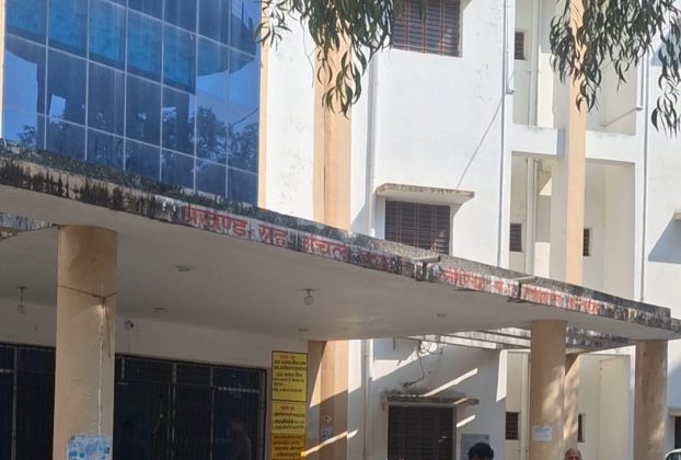 लौरिया अंचलाधिकारी व राजस्व अधिकारी अनिश्चितकालीन हड़ताल पर, RTPS सहित सभी जमीन संबंधी कार्य पूरी तरह ठप।