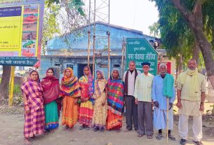 30 साल से बकाया मजदूरी नहीं मिलने पर लौरिया में चीनी मिल कर्मियों व आश्रितों का जोरदार प्रदर्शन।