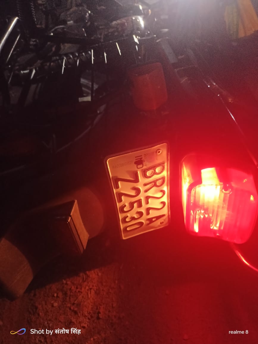 ट्रक की चपेट में आए बाइक सवार की मौके पर दर्दनाक मौत, चालक फरार।