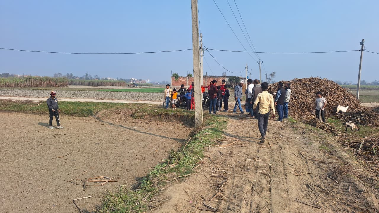 लौरिया–नंदनगढ़ सड़क निर्माण का रास्ता साफ, दो किलोमीटर सड़क की पैमाइश शुरू।