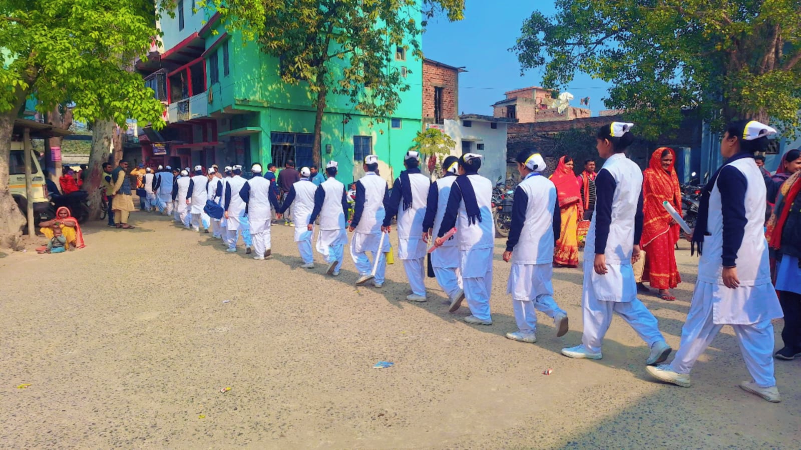 सीएचसी लौरिया में 27 सदस्यीय एएनएम टीम का एकदिवसीय शैक्षणिक भ्रमण।