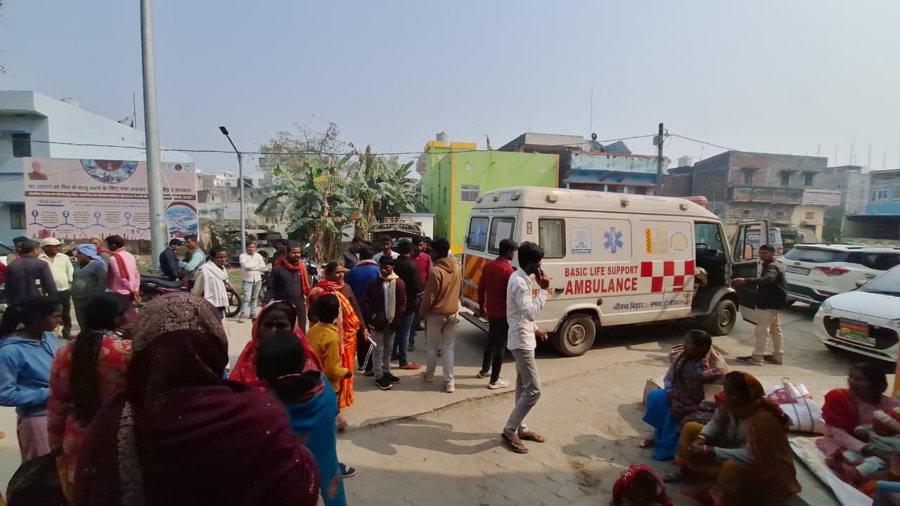 इंटर परीक्षा देने जा रही छात्राओं से भरा टेंपो हादसे का शिकार, 6 छात्राएं सहित 8 लोग गंभीर रुप से घायल।