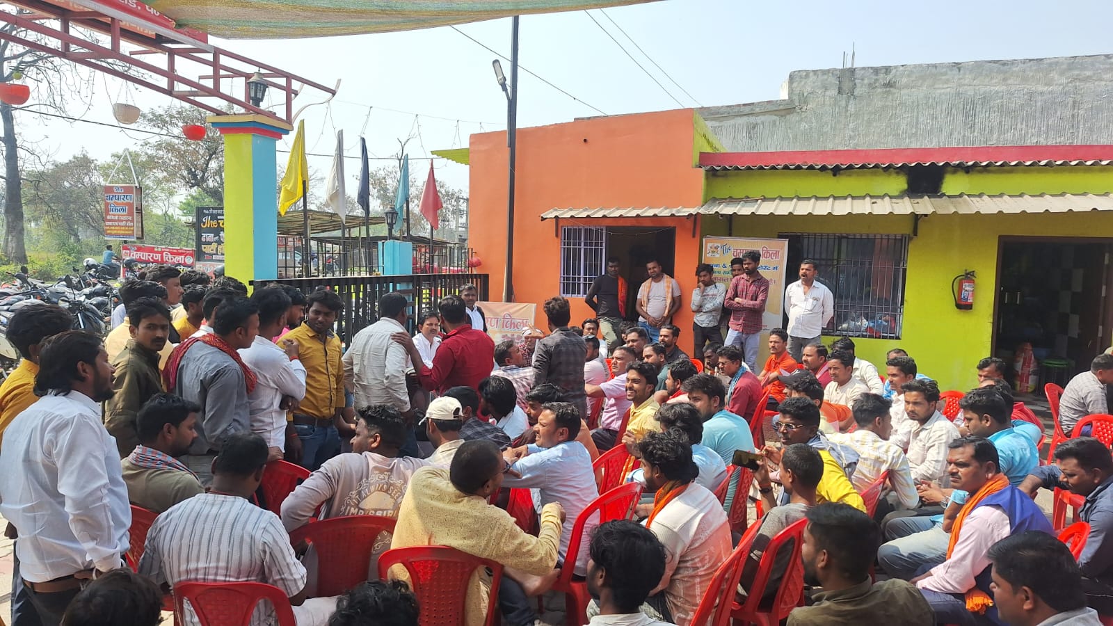 लौरिया में डीजे एवं ऑर्केस्ट्रा संचालकों की जिला स्तरीय बैठक सम्पन्न।