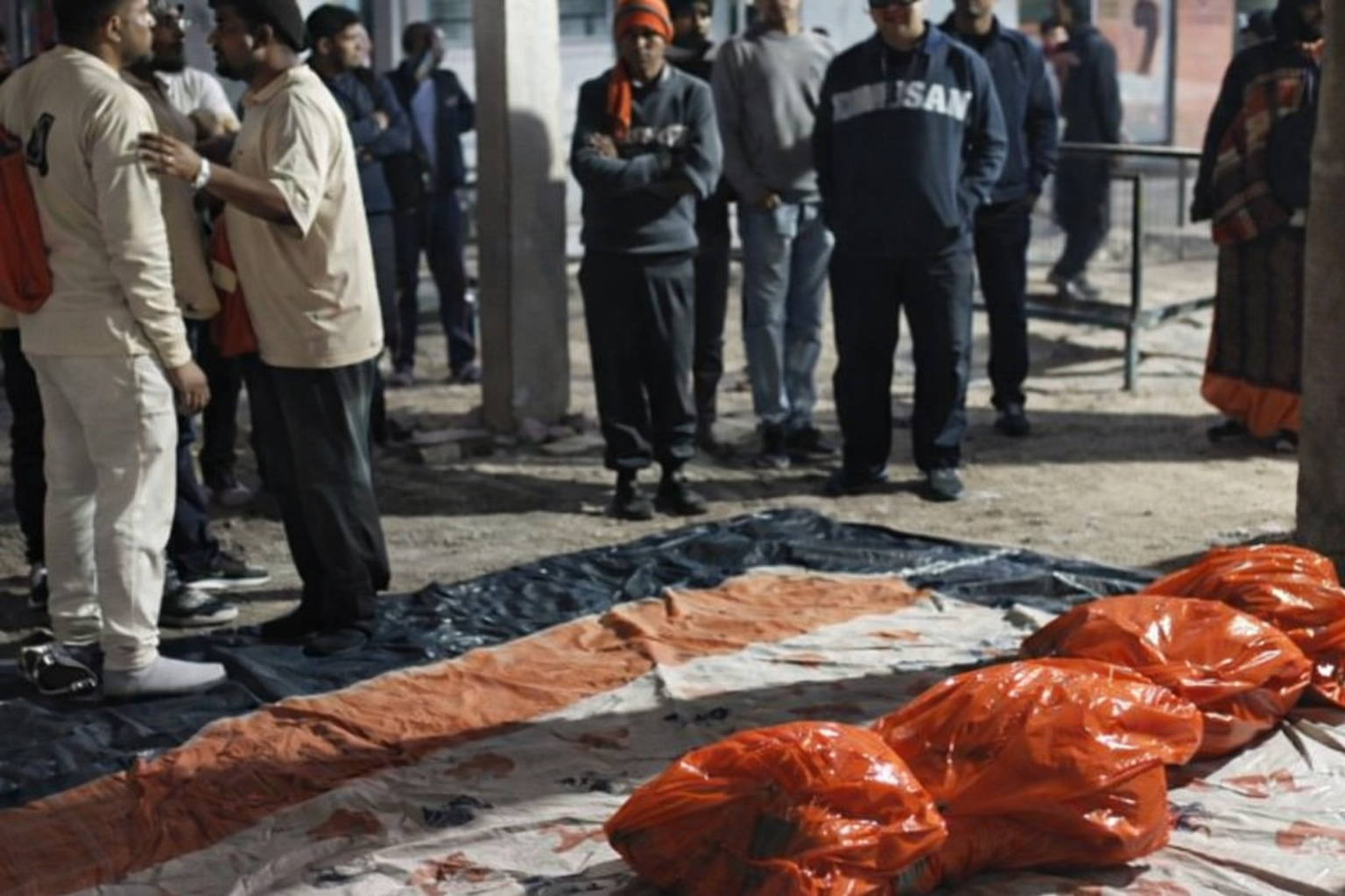 नगर के बसस्टैंड में मिला युवक का शव,फैली सनसनी।