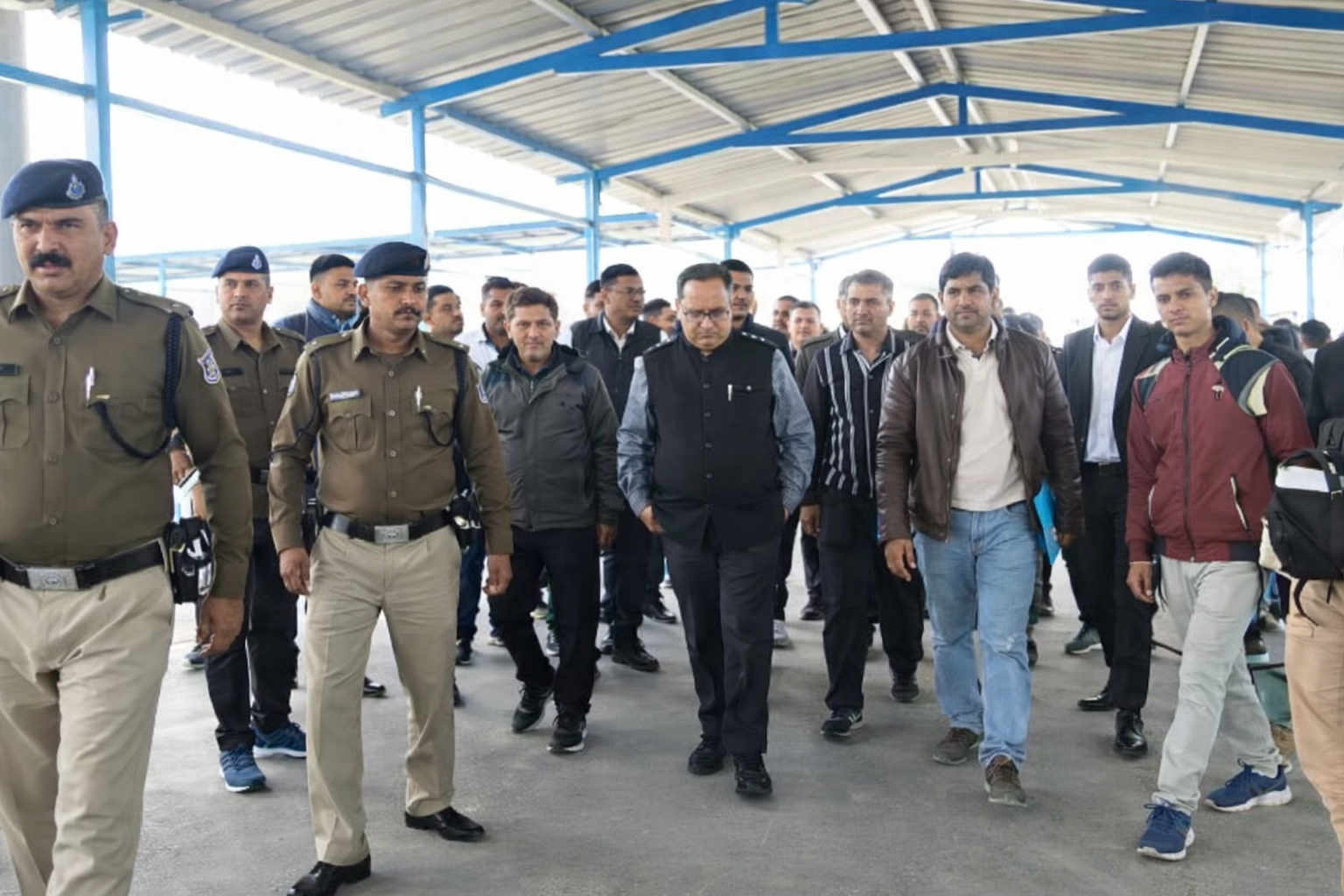 रेलवे विभाग के डीआरएम ने बेतिया,कुमारबाग रेलखंड पर चल रहे दोहरीकरण कार्य का किया निरीक्षण।