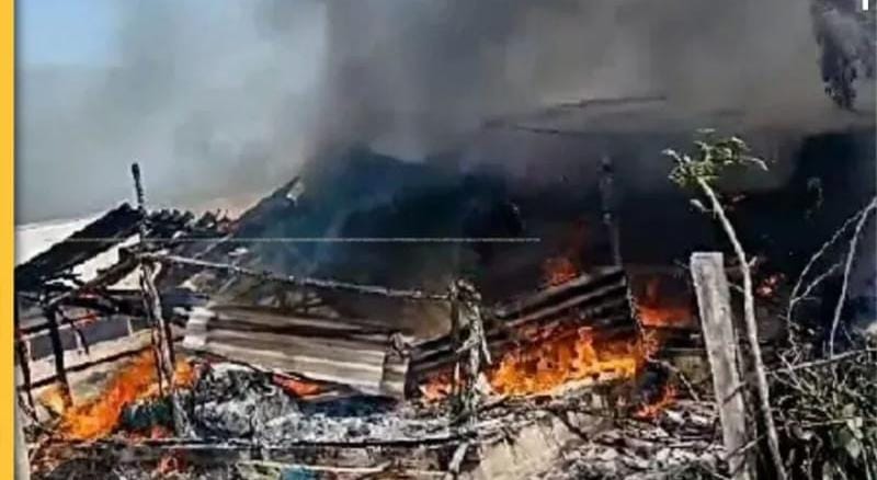 फूस के घर में आग लगने से सोए हुए बुजुर्ग जिंदा जले, मवेशी मरे,शव का हुआ पोस्टमार्टम।